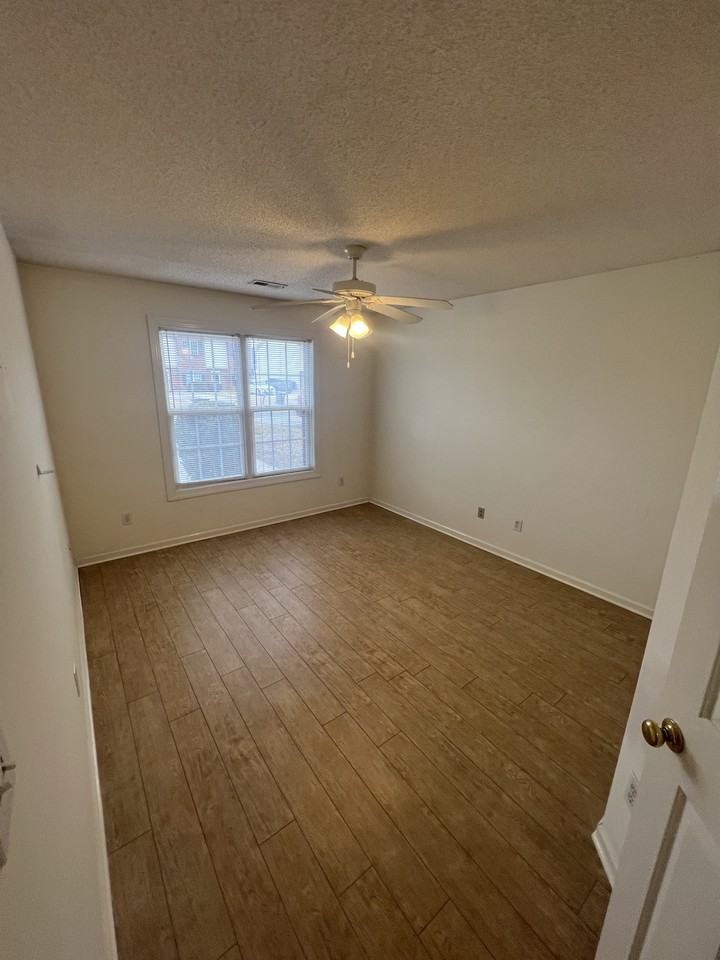 2910 Eastridge Ct - Photo 4 of 12