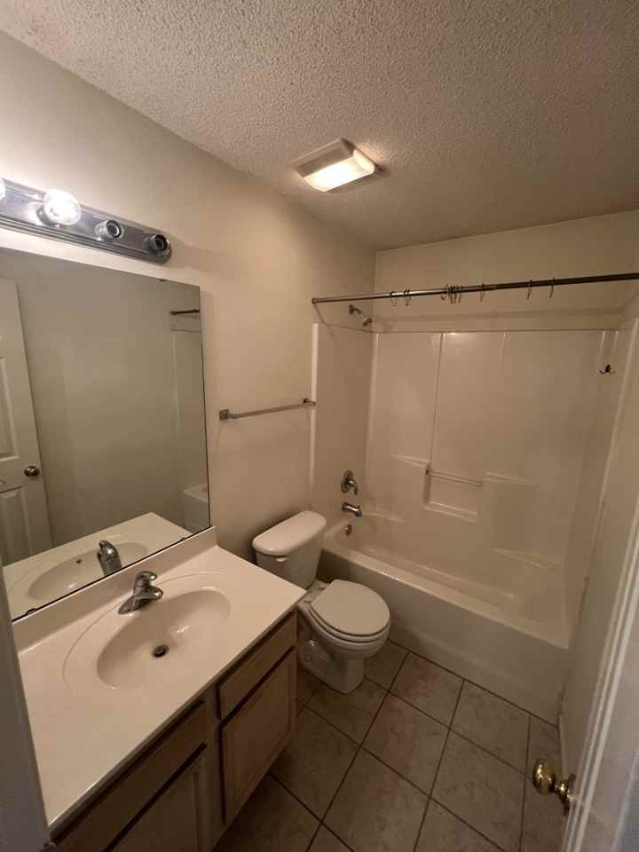 2910 Eastridge Ct - Photo 5 of 12