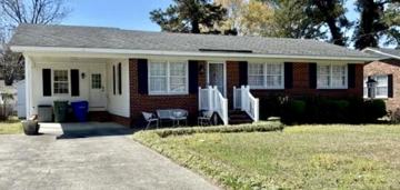 featured image of 2804 Crockett Dr