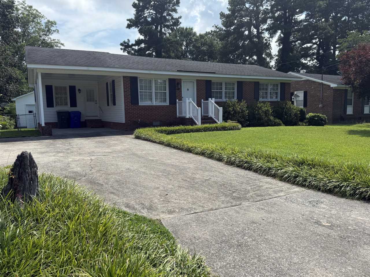 2804 Crockett Dr - Photo 2 of 6