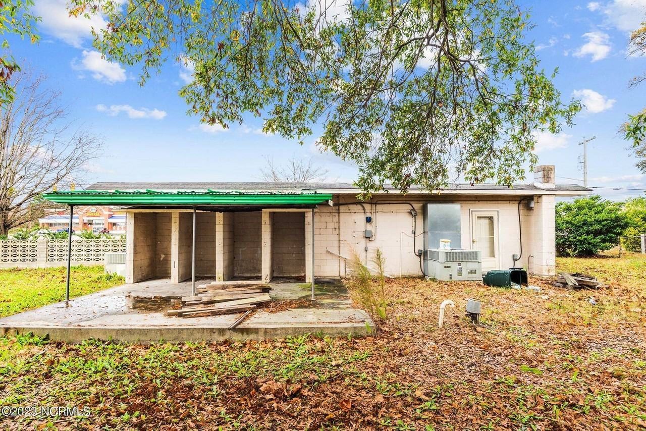 801 E Boulevard #1 - Photo 3 of 19