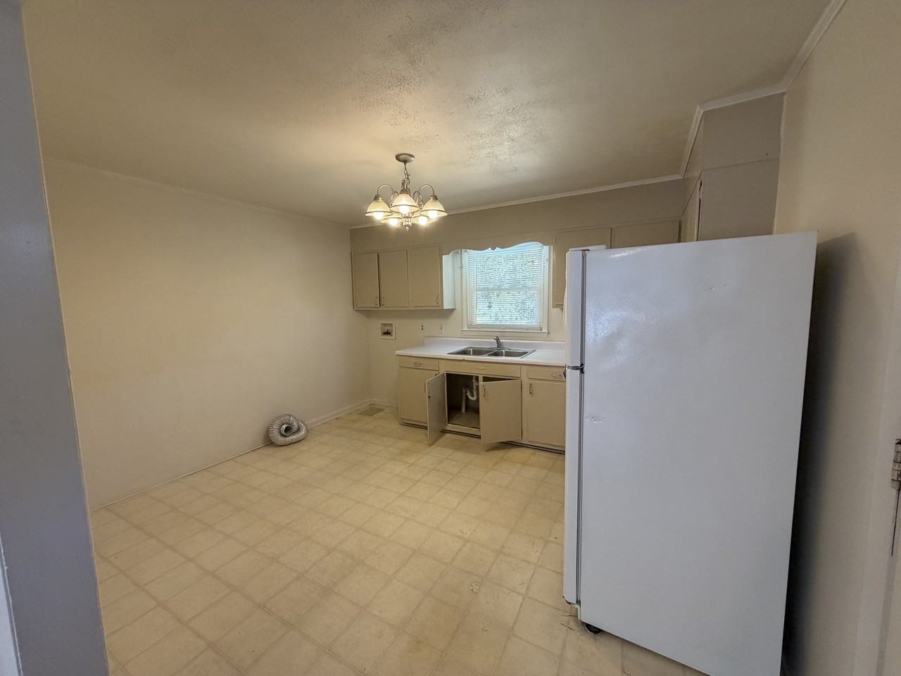 1008 W Arlington Blvd - Photo 7 of 37