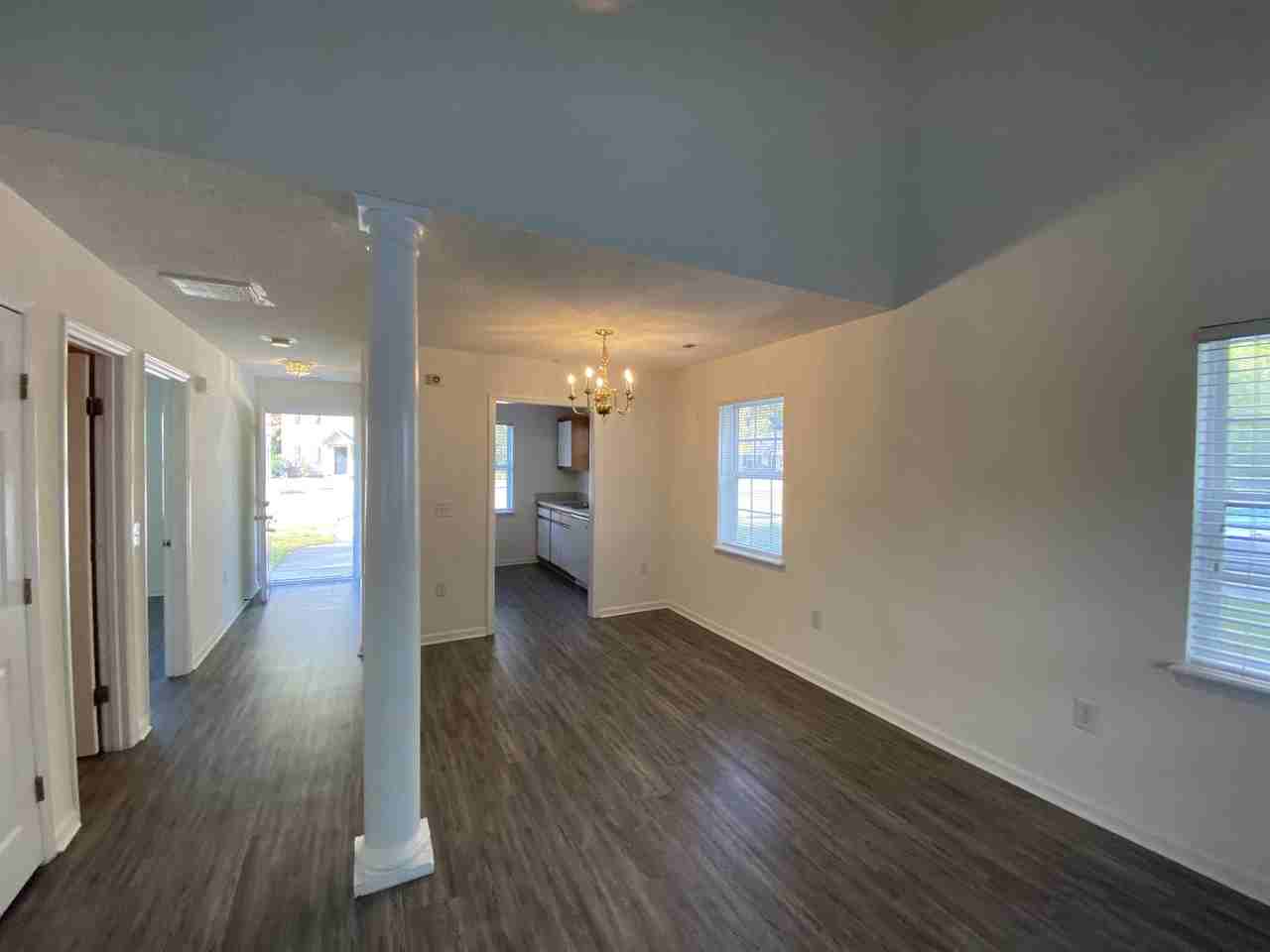 107 Stratford Rd - Photo 3 of 16