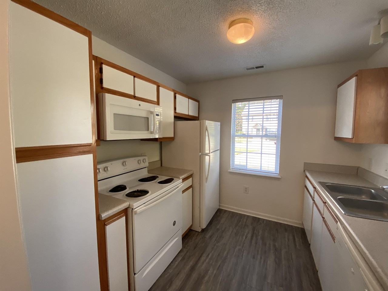 107 Stratford Rd - Photo 5 of 16