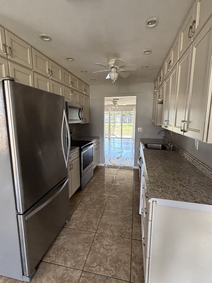 4334 Sw 7th Pl #4334 - Photo 5 of 23