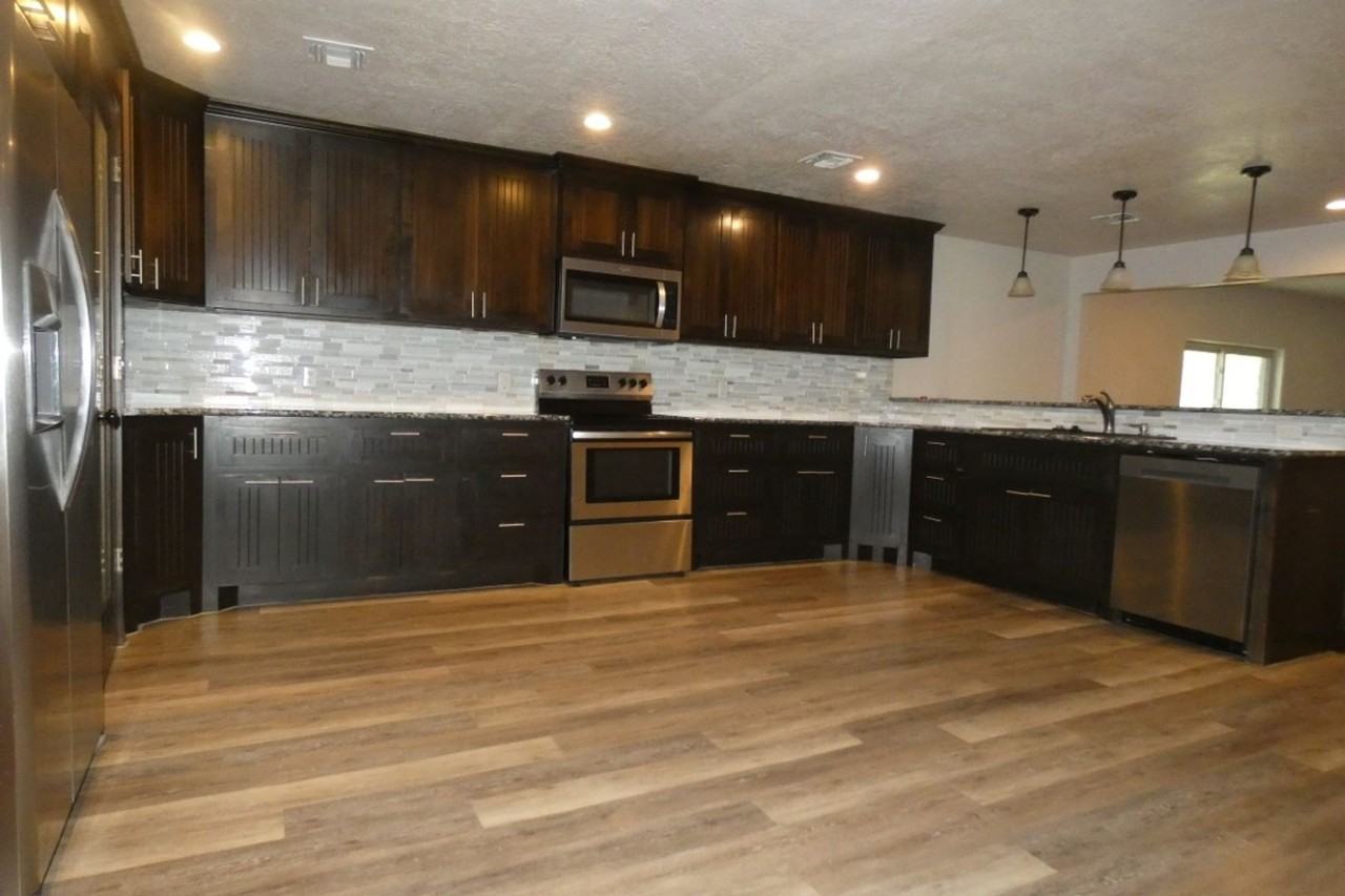 812 E Lake Rd - Photo 2 of 33
