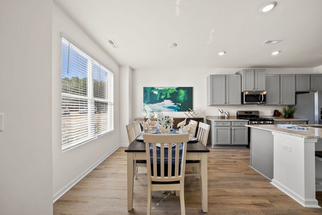 1010 1010 Alma Railway Drive - Photo 4 of 27