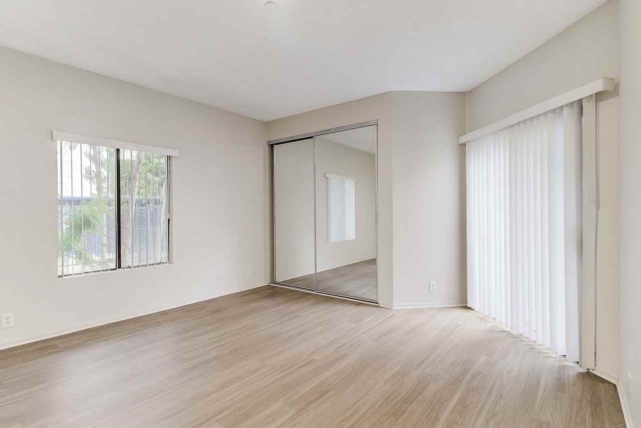 747 Gayley Ave - Photo 7 of 50