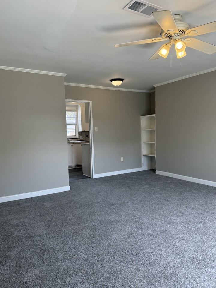 127 Crestview DriveApt 3 #3 - Photo 3 of 15