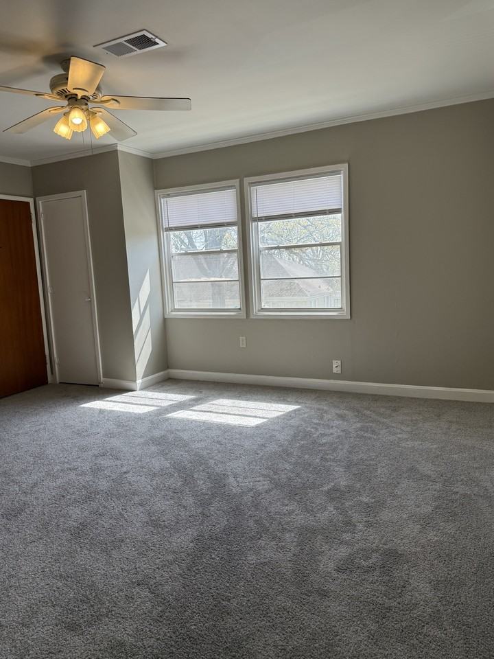 127 Crestview DriveApt 3 #3 - Photo 5 of 15