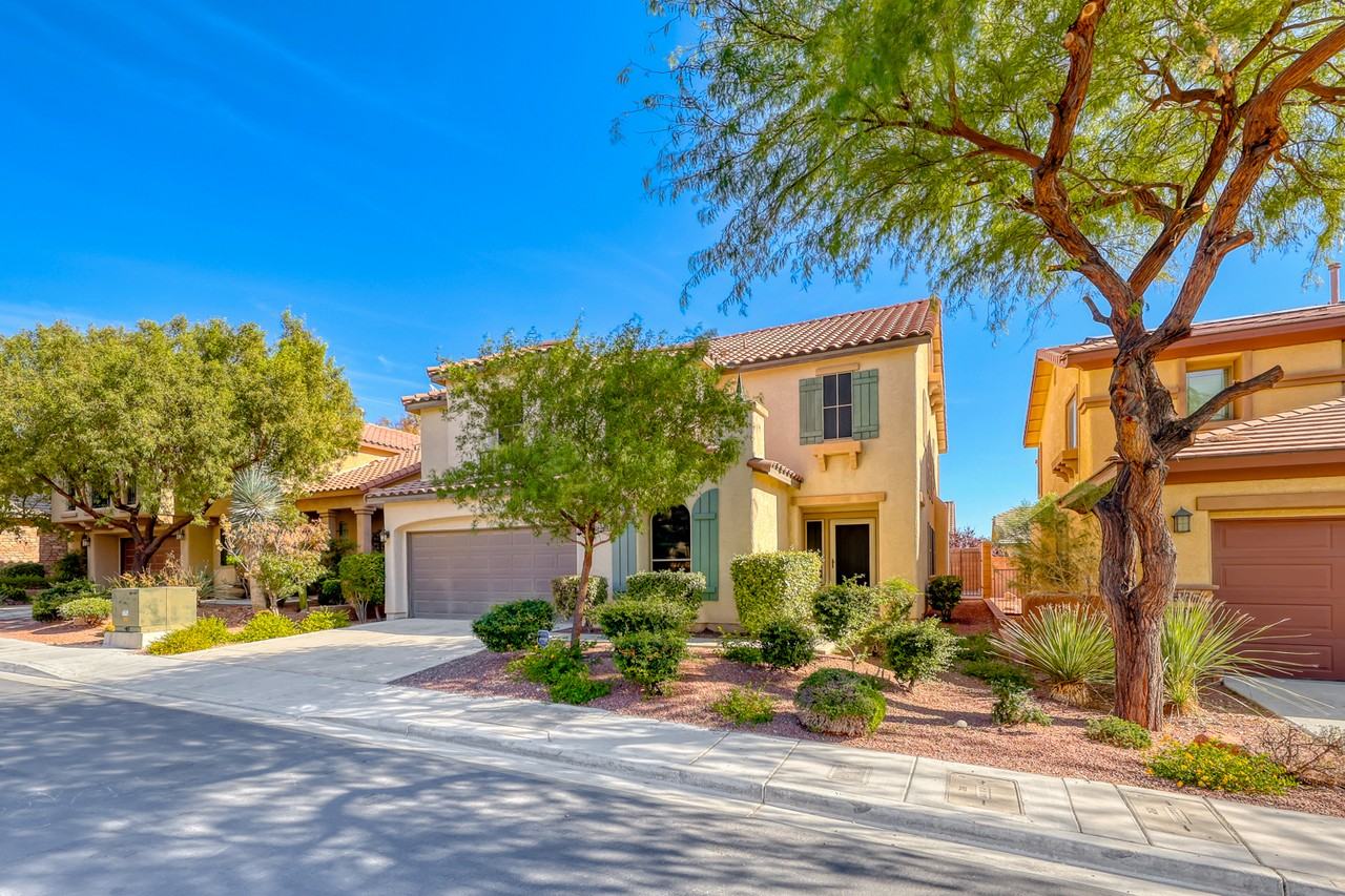 7040 Forest Heights Ct #1 - Photo 3 of 42