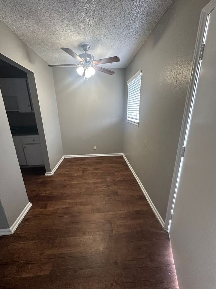 6917 Basilwood Dr - Photo 3 of 8