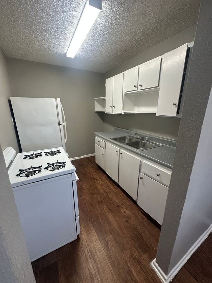 6917 Basilwood Dr - Photo 4 of 8