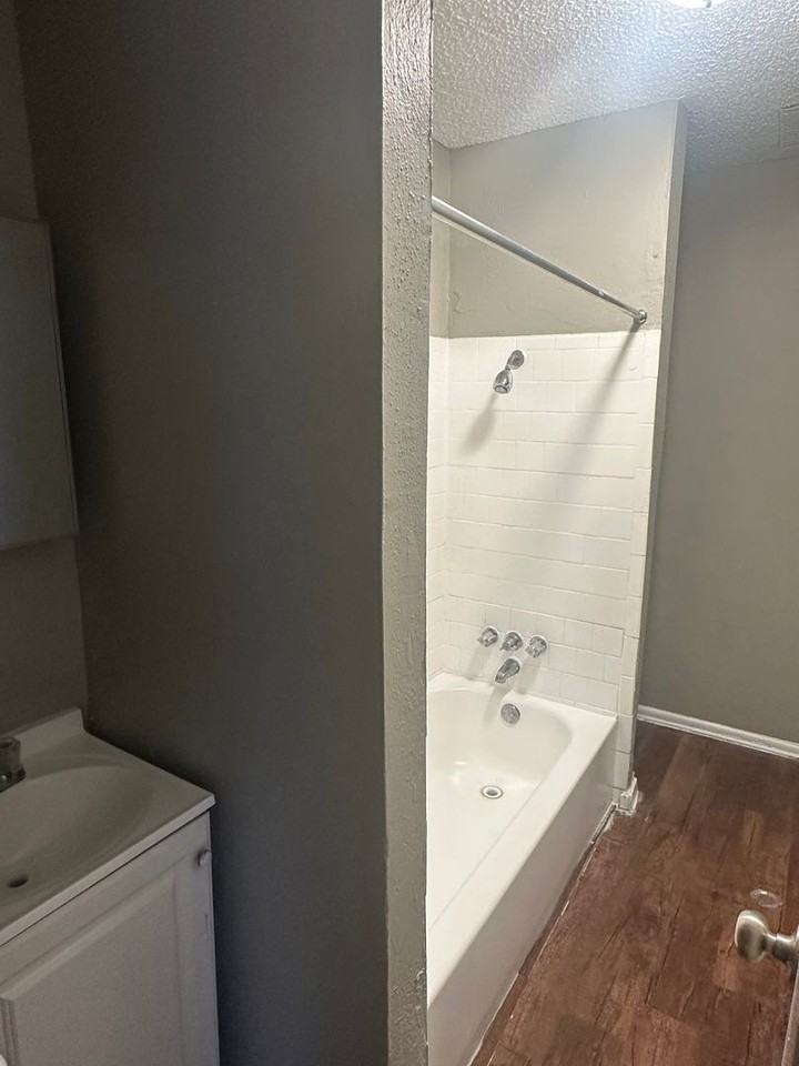 6917 Basilwood Dr - Photo 6 of 8