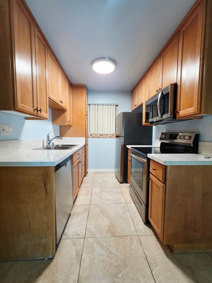 615 9th St - Photo 2 of 20