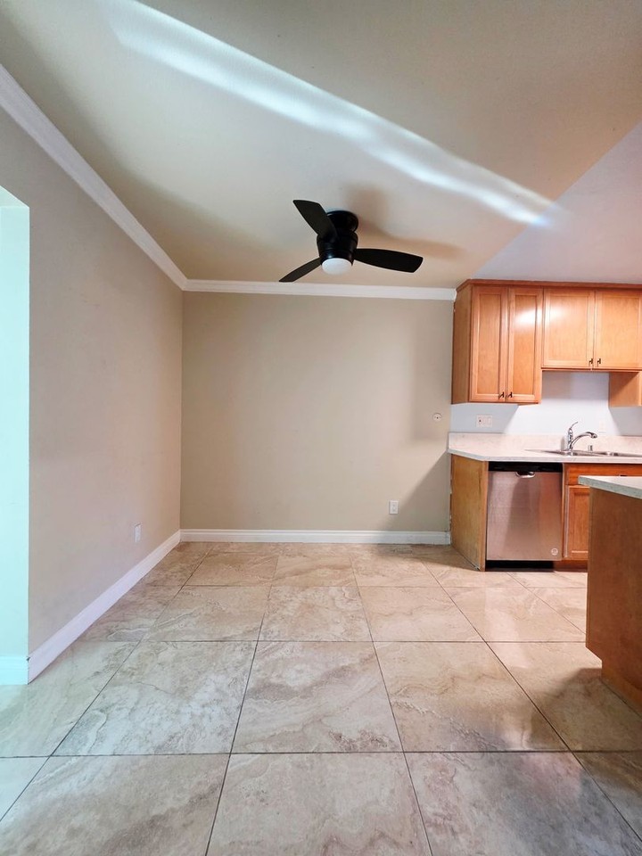 615 9th St - Photo 4 of 20