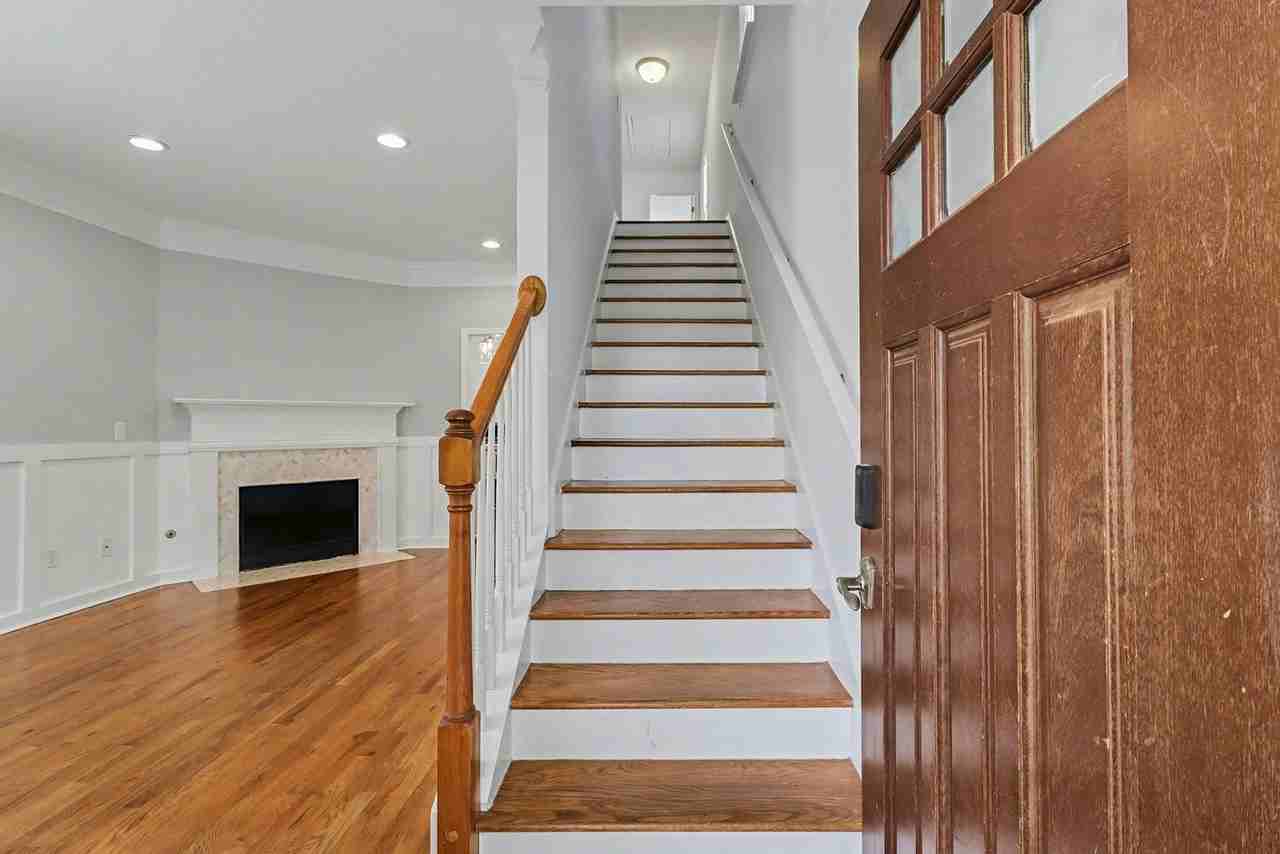 179 Little Street Southeast - Photo 5 of 27