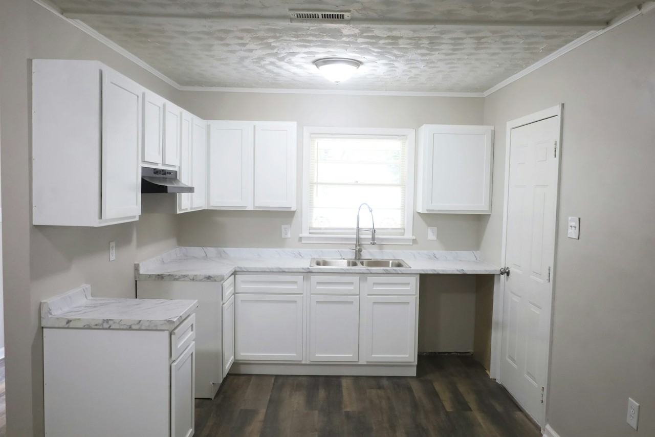 1731 Sea Isle Road - Photo 2 of 7