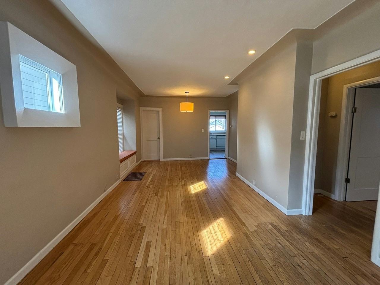 215 East Woodland Street - Photo 3 of 15