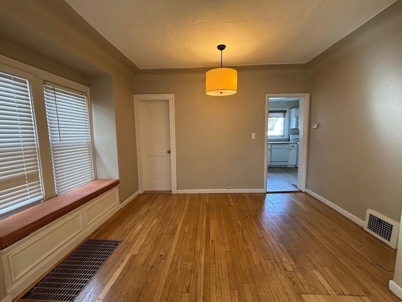 215 East Woodland Street - Photo 5 of 15