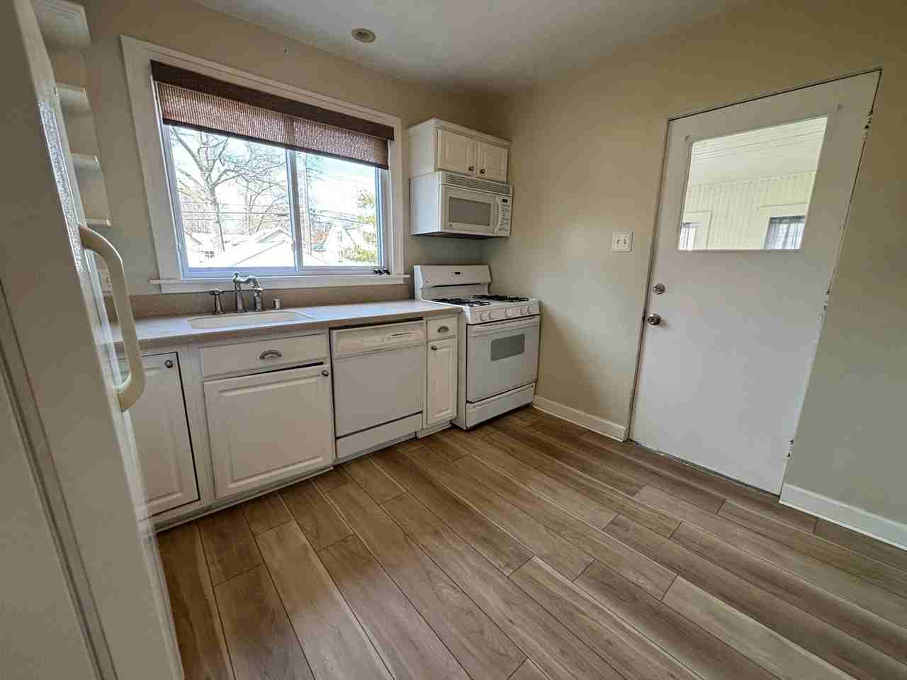 215 East Woodland Street - Photo 7 of 15