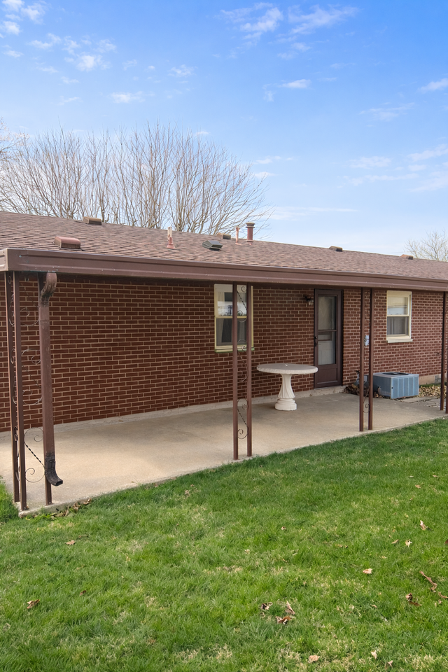 559 North Monroe Drive - Photo 2 of 7