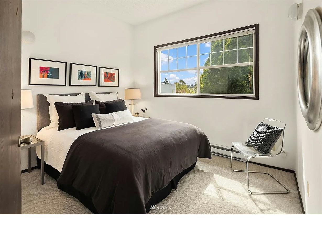 322 24th Avenue East, Unit C - Photo 3 of 12