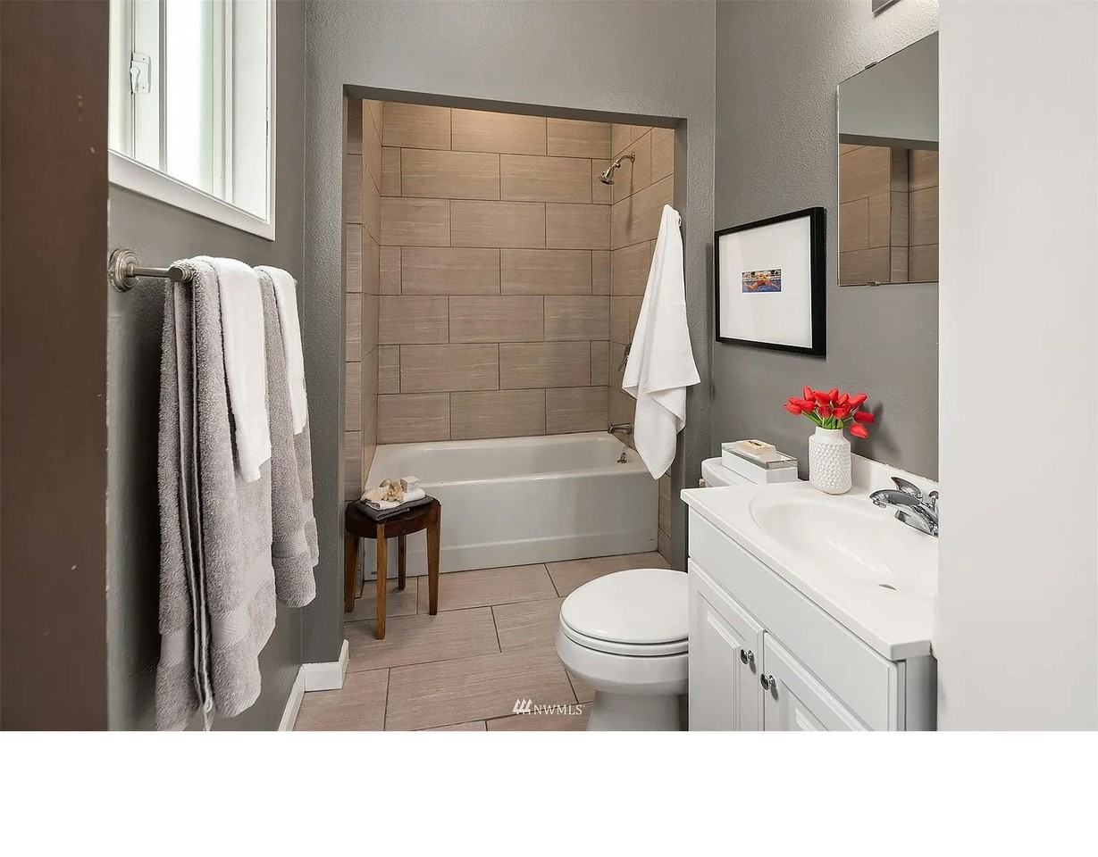 322 24th Avenue East, Unit C - Photo 6 of 12