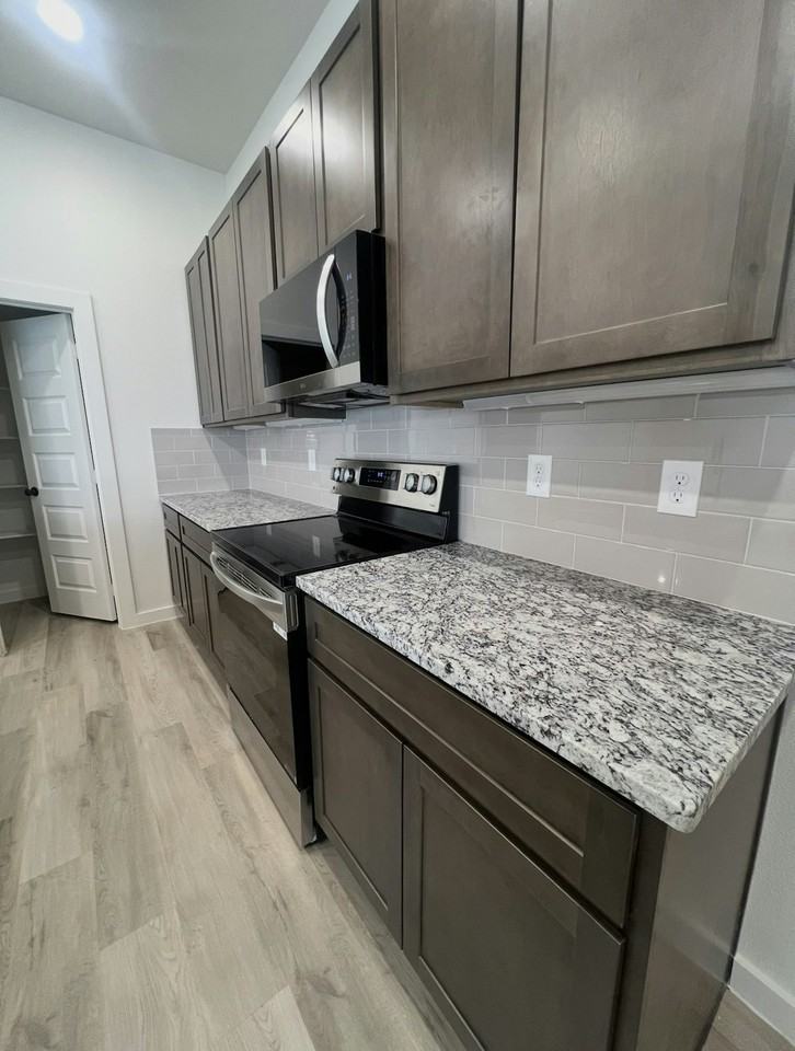 13815 Gary Avenue - Photo 5 of 14