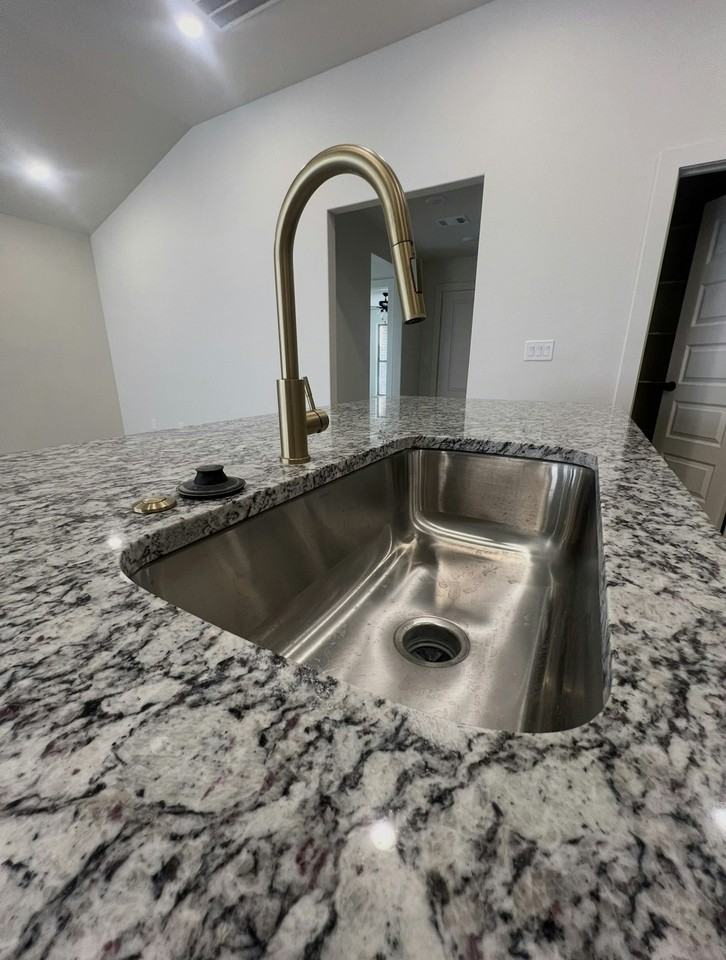 13815 Gary Avenue - Photo 6 of 14