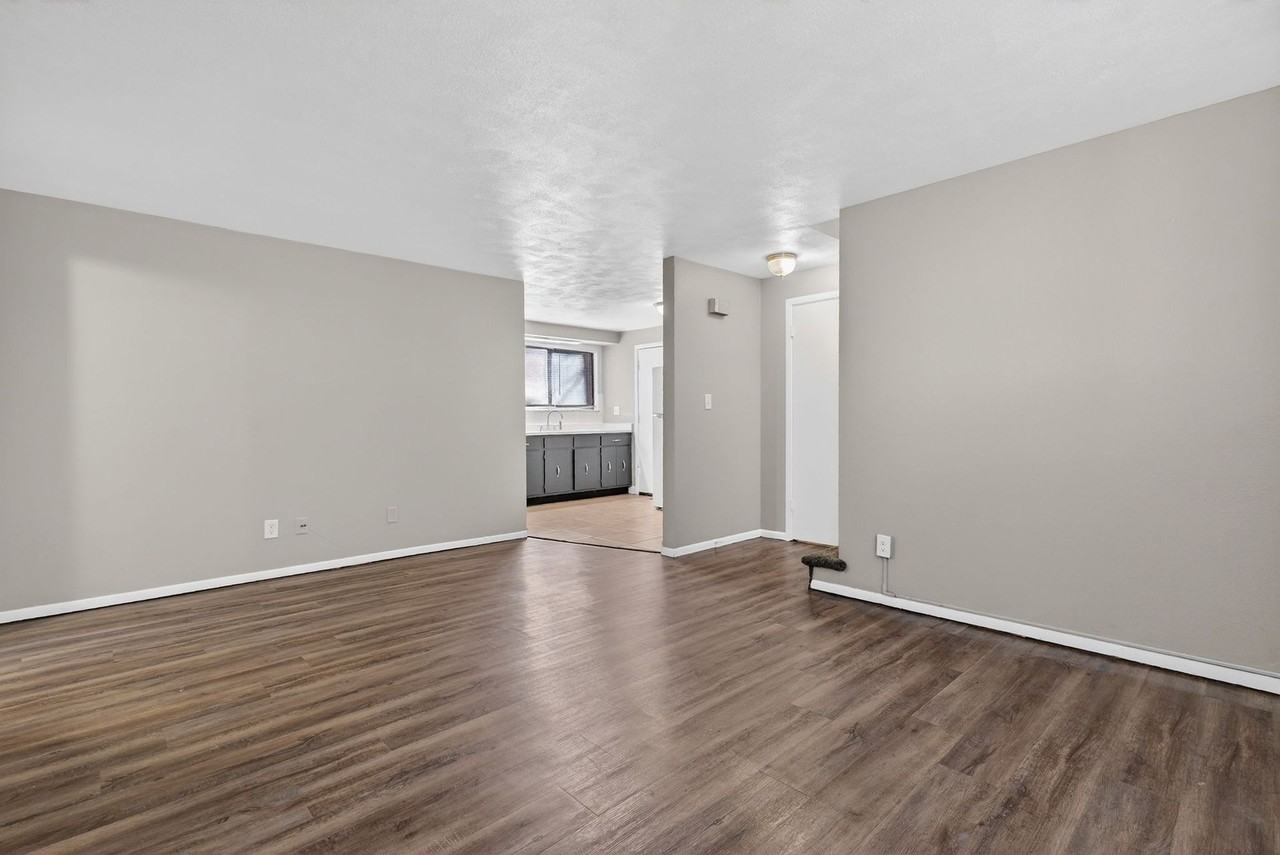 3629 N. Leroy Ave - Photo 3 of 26