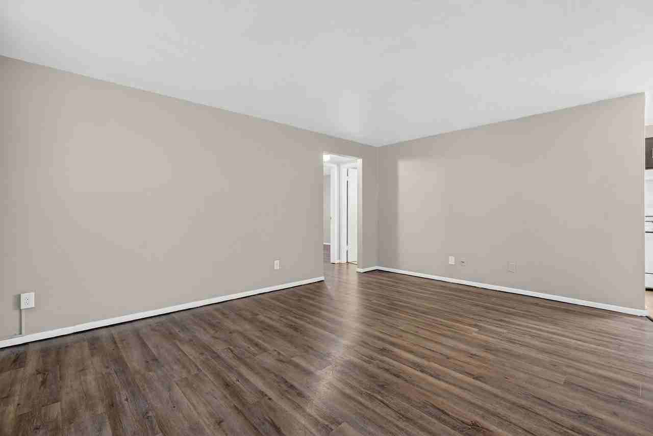 3629 N. Leroy Ave - Photo 4 of 26