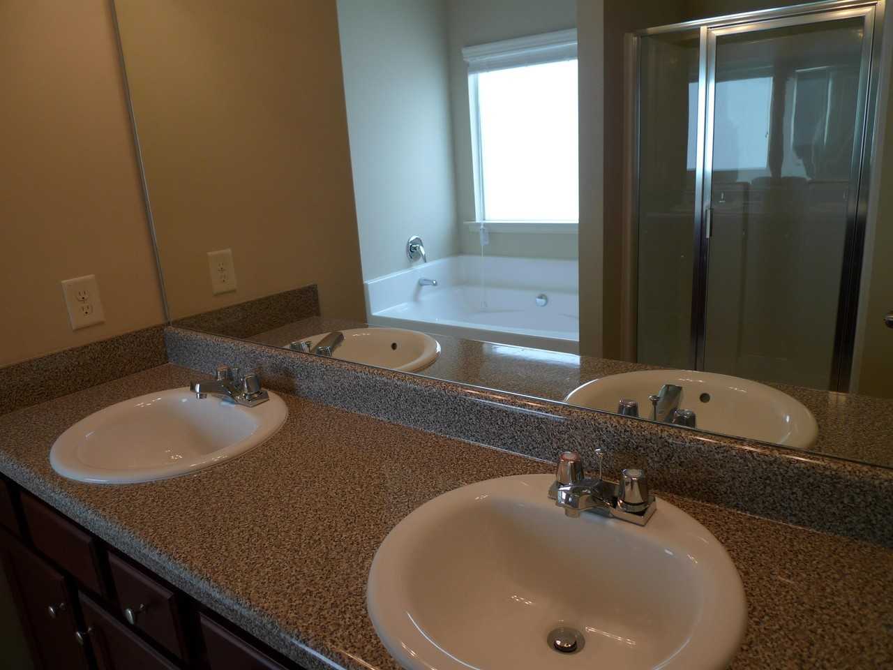 3135 Englewood Dr #1 - Photo 5 of 8