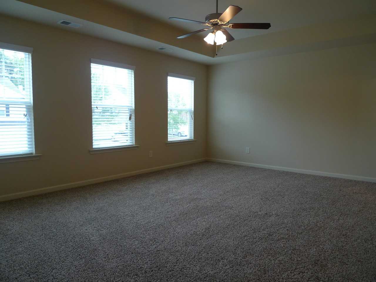 3135 Englewood Dr #1 - Photo 7 of 8