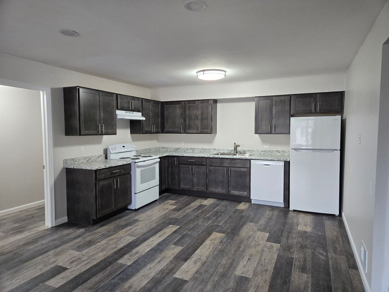 Lake Point Apartments - Photo 4 of 20