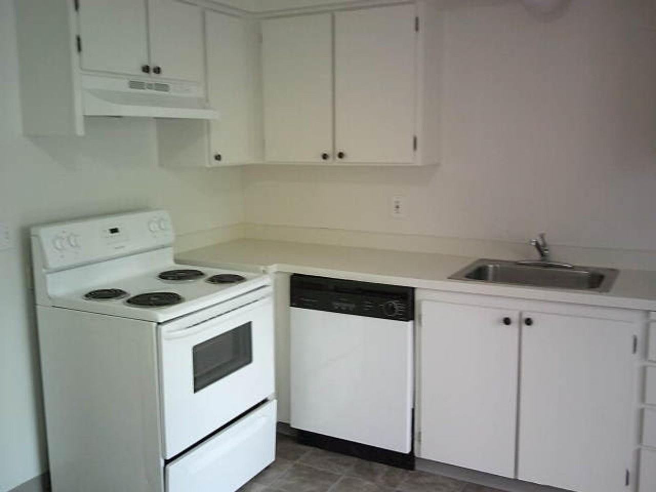 Large Two Bedroom Duplex Homes with a Private Back Yard - Photo 3 of 11