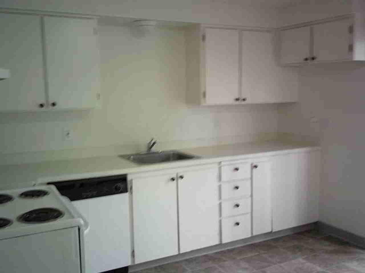 Large Two Bedroom Duplex Homes with a Private Back Yard - Photo 4 of 11