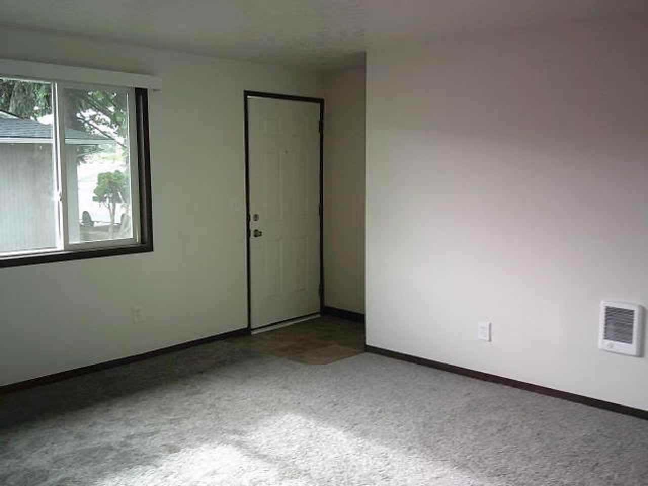 Large Two Bedroom Duplex Homes with a Private Back Yard - Photo 5 of 11