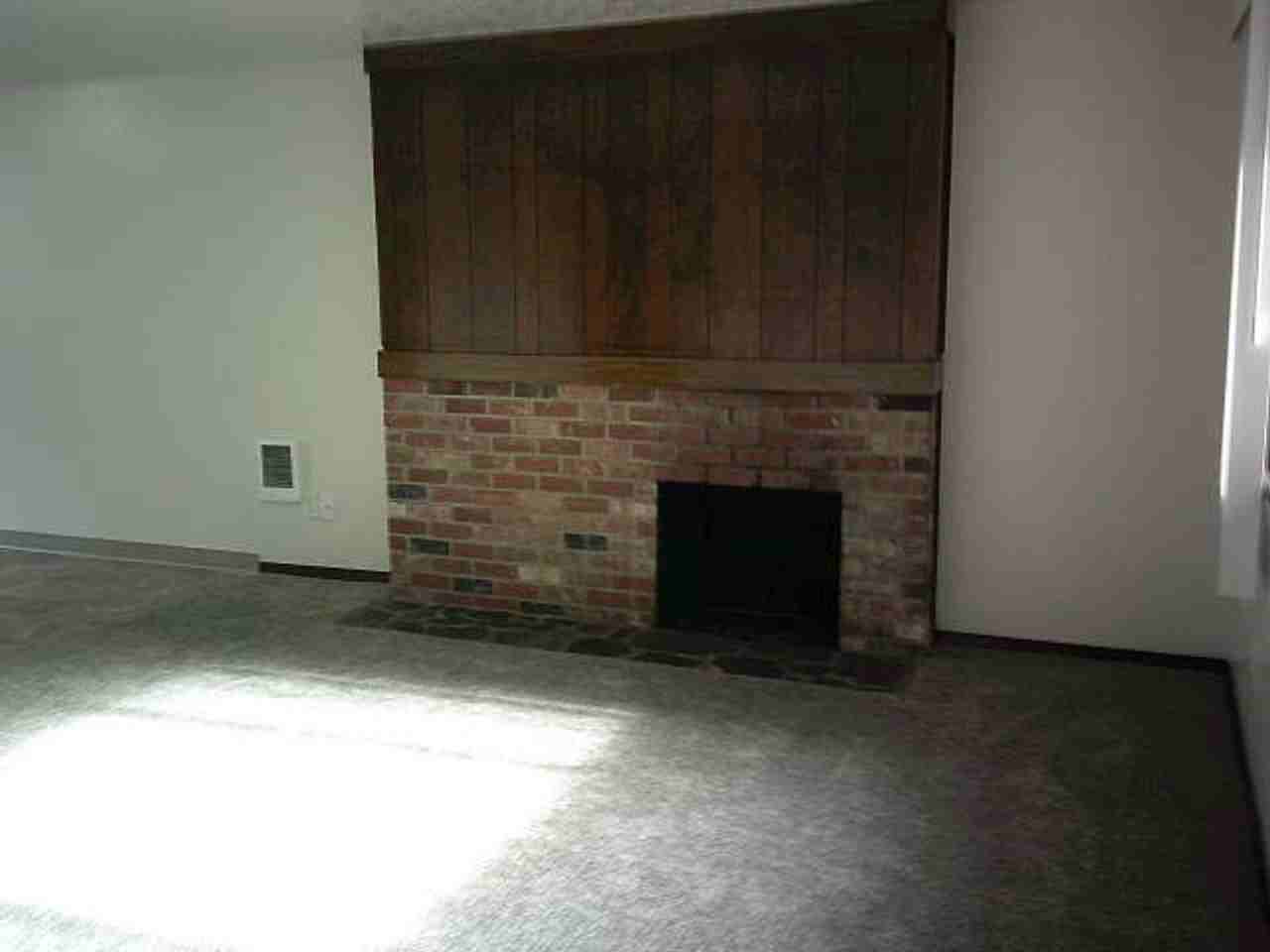 Large Two Bedroom Duplex Homes with a Private Back Yard - Photo 6 of 11