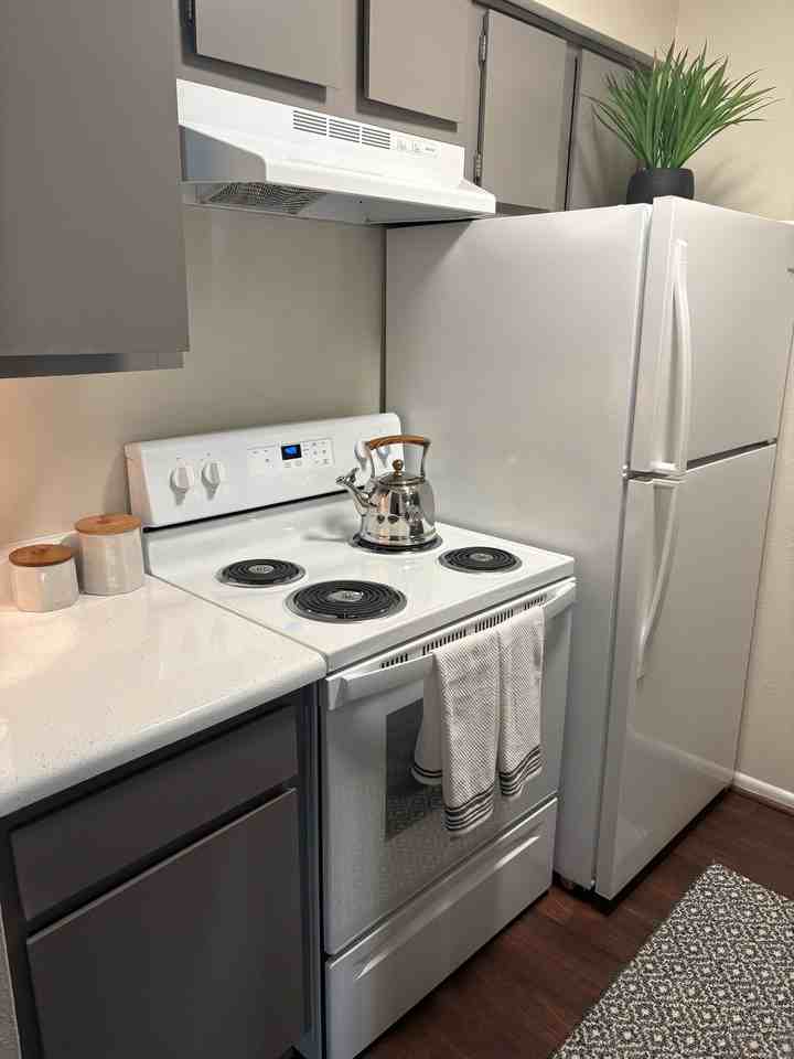 Parkwood Apartments - Photo 3 of 14