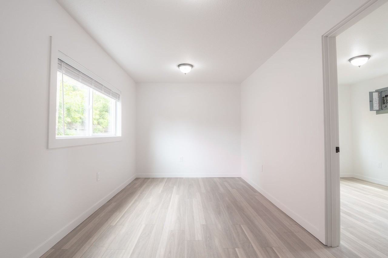 4847 SE 65th Ave - Photo 3 of 10