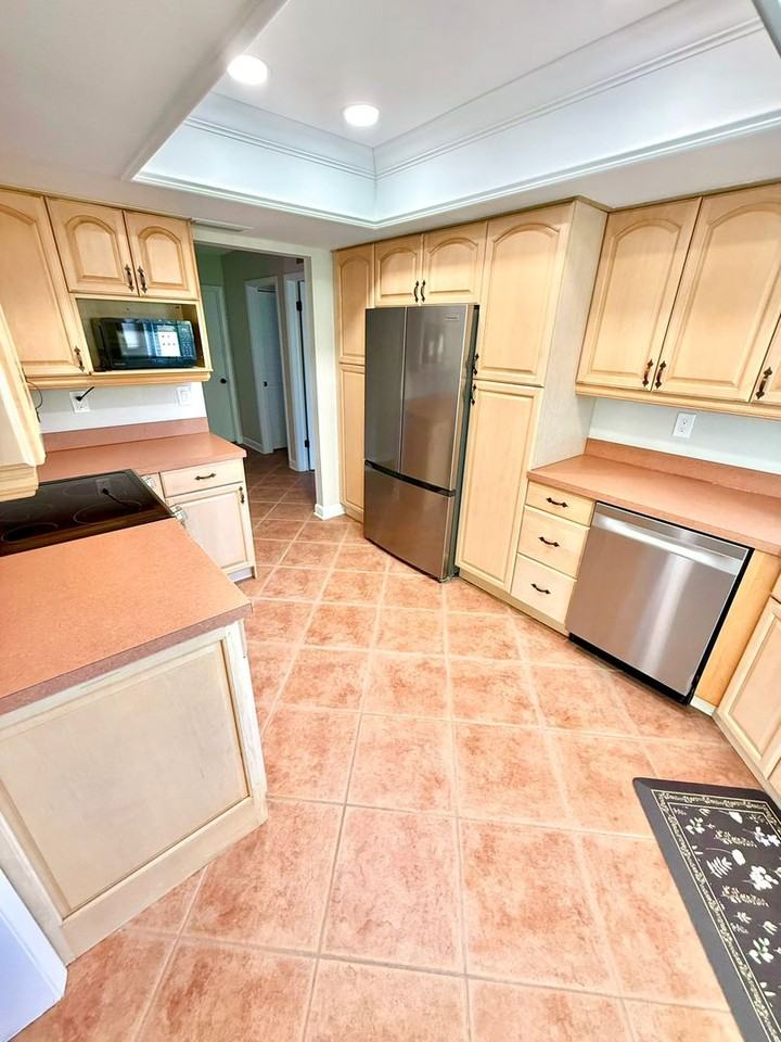 2396 Orangepointe Ave - Photo 3 of 23