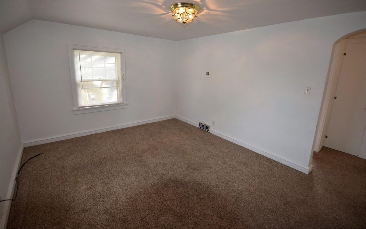 1346 West Commercial Street - Photo 3 of 18