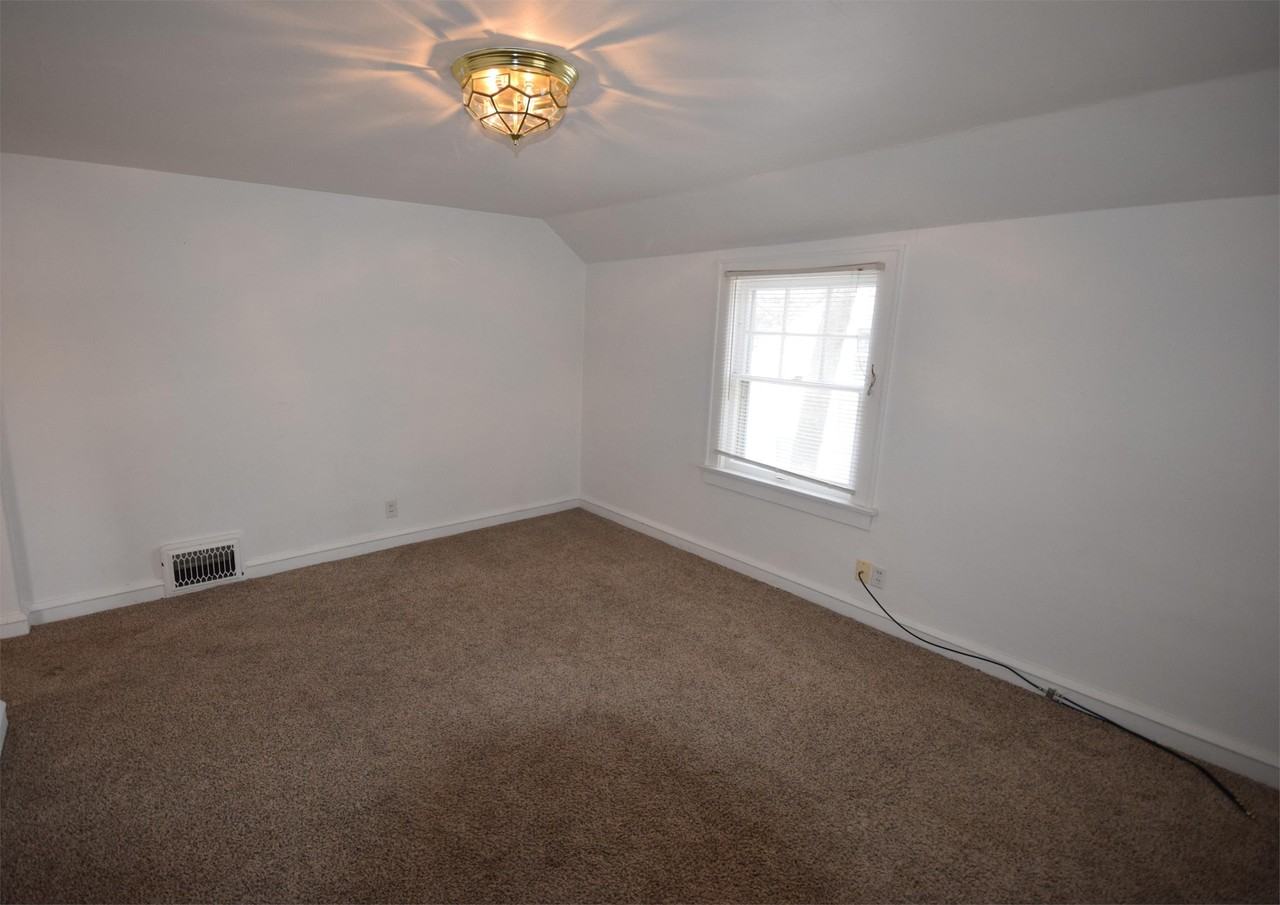 1346 West Commercial Street - Photo 6 of 18