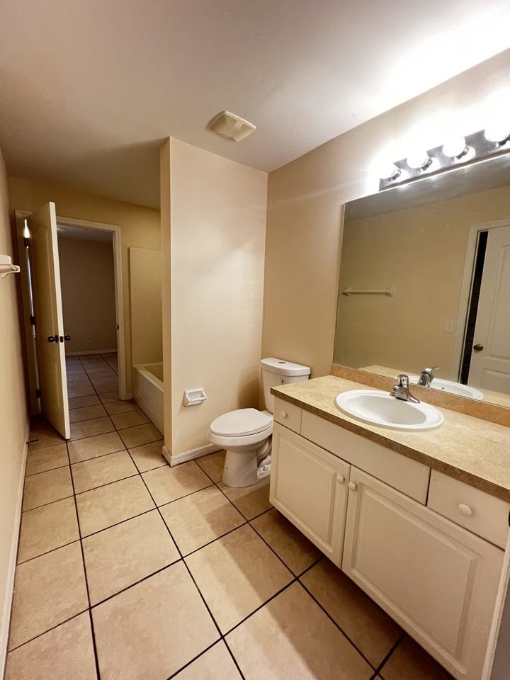 3202 61st Street West - Photo 7 of 13