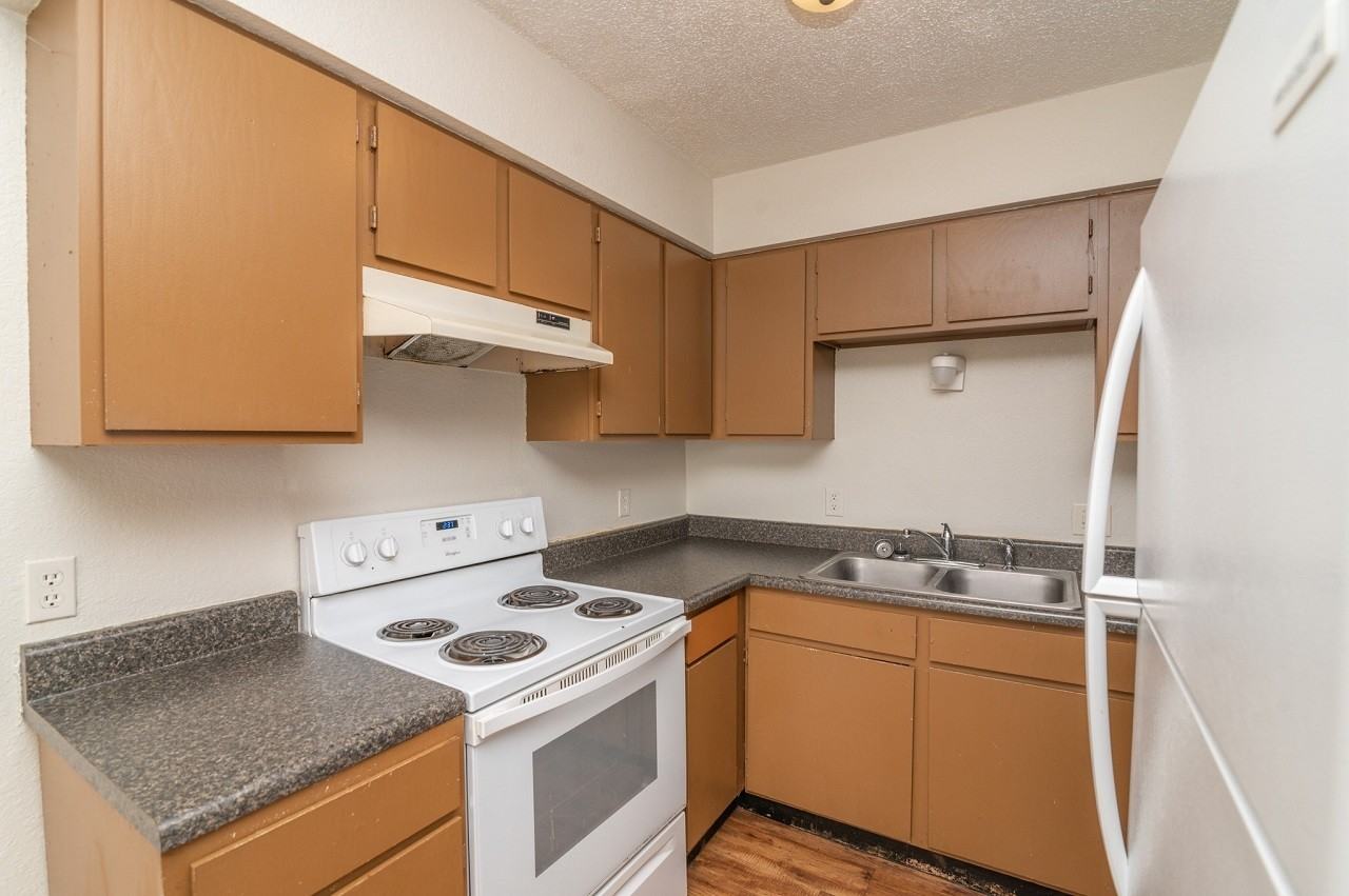 4819 Marion Street - Photo 6 of 11