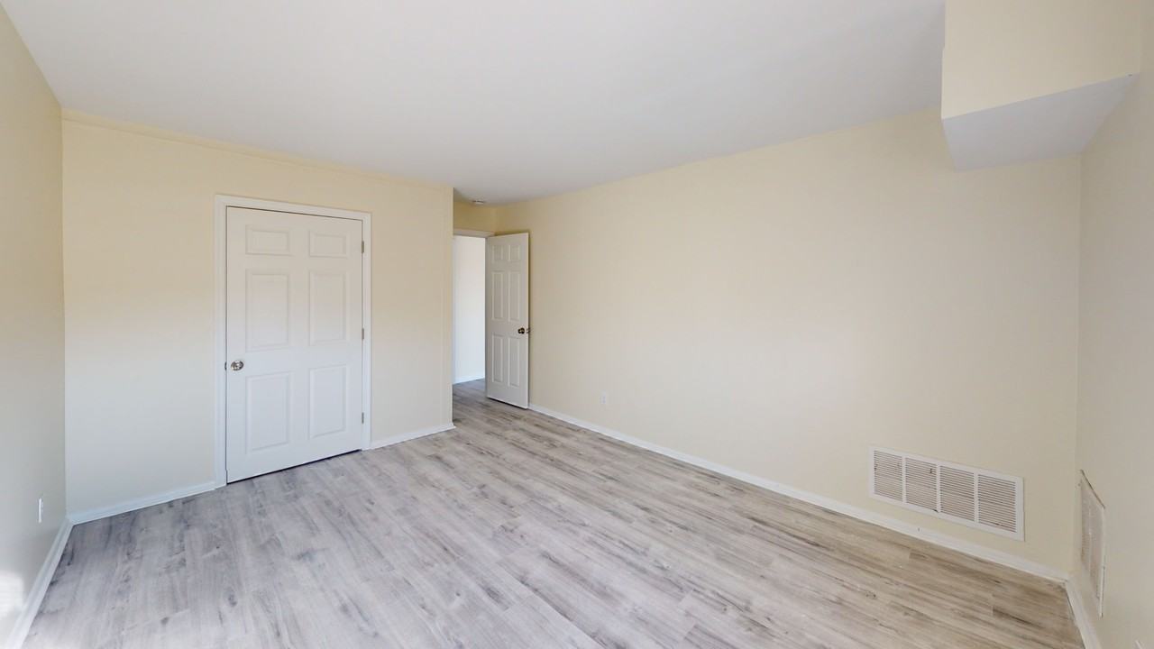 300 Broadway - Photo 4 of 11