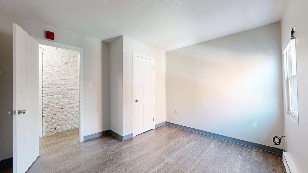 298-300 Meridian Street - Photo 7 of 32