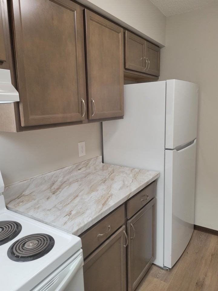 Tanglefoot Manor - Photo 4 of 11