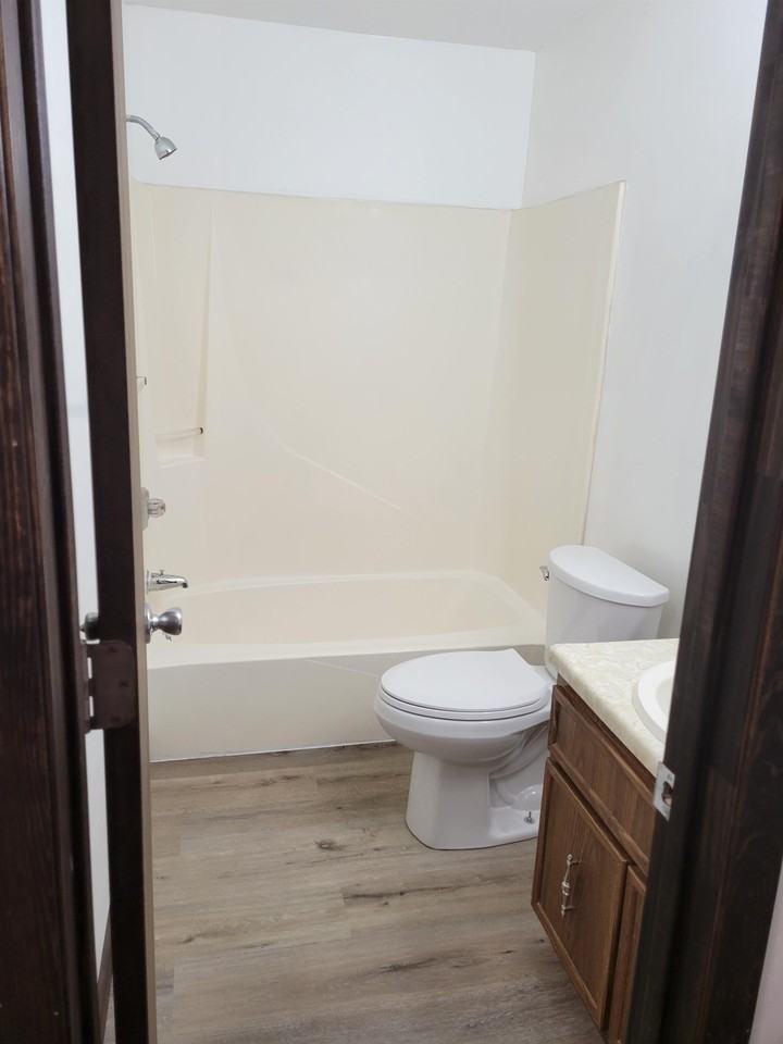 Tanglefoot Manor - Photo 6 of 11